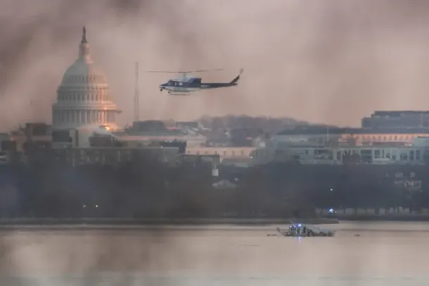 Scena tragediei aviatice din Washington DC. FOTO: Andrew Harnik / Getty images / Profimedia