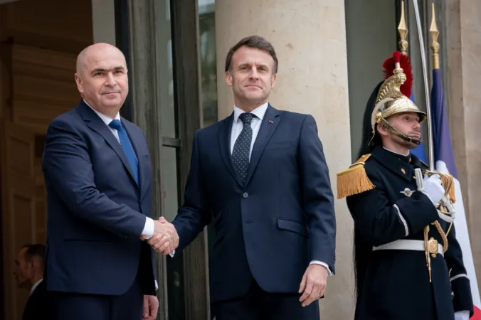 Ilie Bolojan, primit de Emmanuel Macron la Palatul Elysee, Paris, Franța, la reuniunea informală privind situația din Ucraina și provocările de securitate din Europa, 19 februarie 2025. Sursa foto: Presidency.ro