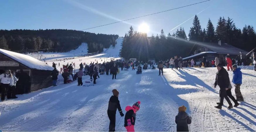Distracție pe Pârtiile din Arieșeni Foto: Salvamont