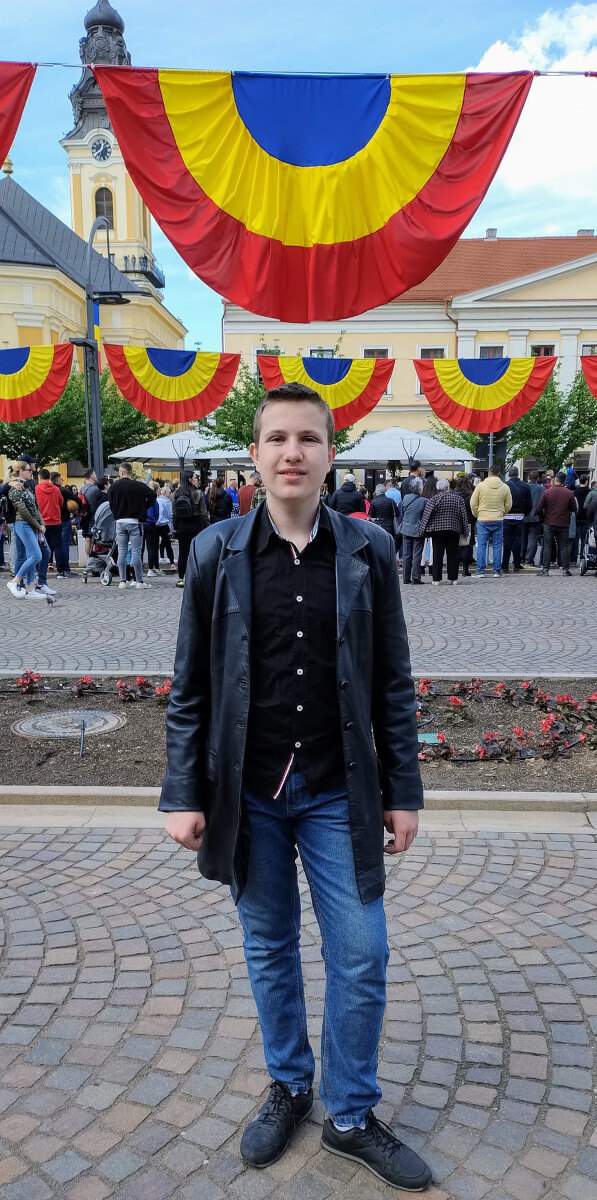 Andrei ne provoacă din nou. Donează o carte pentru Școala Gimnazială „Ovidiu Drimba” din Lugașu de Jos!