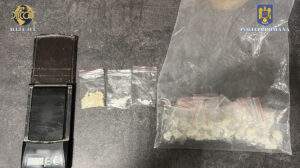 Percheziții la consumatori de droguri. Un bărbat, reținut, altul, sub control judiciar - 01