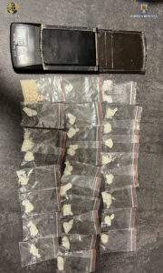 Percheziții la consumatori de droguri. Un bărbat, reținut, altul, sub control judiciar - 03