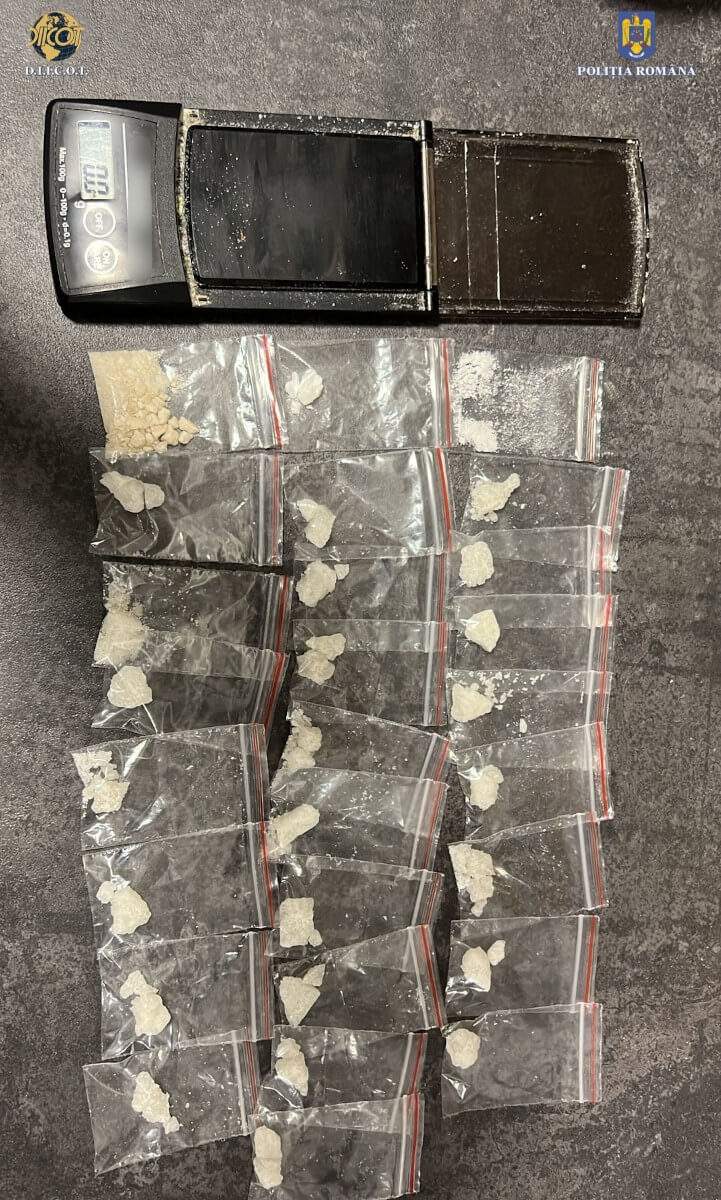 Cinci bărbați, care au creat primul laborator de extragere a cocainei din România, condamnați la închisoare