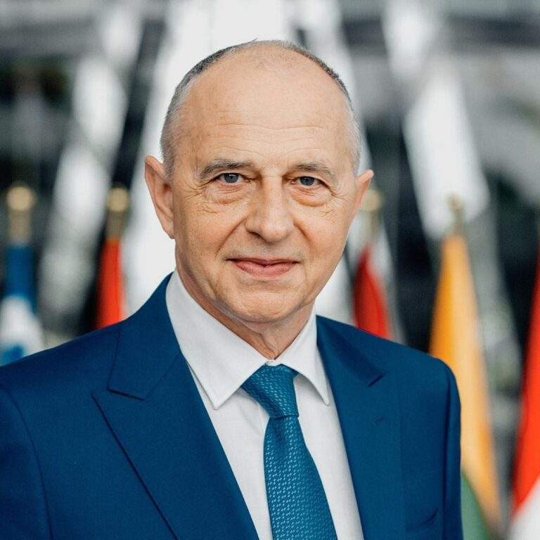 Gândurile unui român de la vârful NATO, prezentate la Oradea
