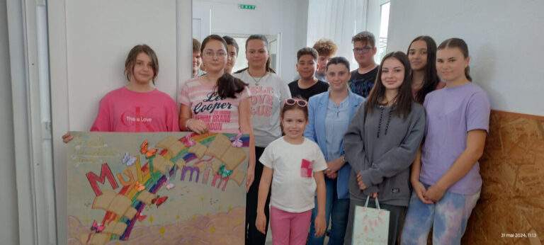 600 de cărți au fost donate Școlii din Lugașu de Jos. Un copil de 13 ani a făcut posibil acest lucru