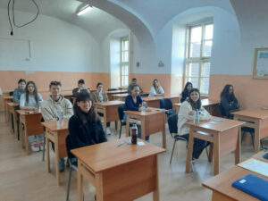 Aproape 4000 de absolvenți de liceu, înscriși la examenul de maturitate-03