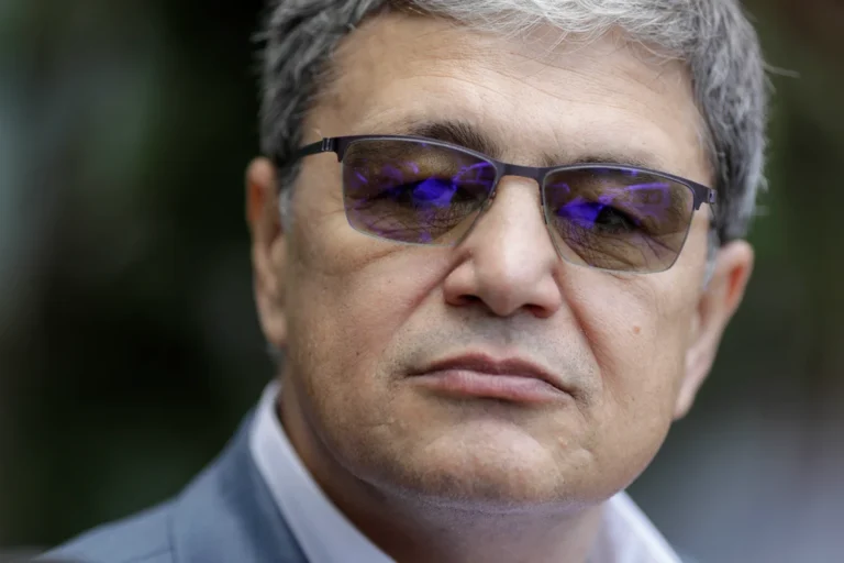e-TVA şi e-Factura, amânate cu 1 an. Ce se întâmplă cu salariul minim și plafonul de netaxare de 300 de lei