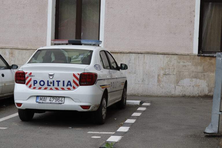 Dosar penal pentru loviri și alte violențe. S-a întâmplat la o secție de votare din Ciumeghiu