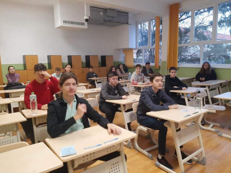 Elevii de clasa a VIII-a înscriși automat la Evaluarea Națională 2024