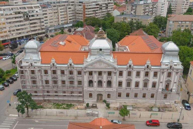 Imagini de la viitorul sediu al Consiliului Județean Bihor, fosta policlinică de pe strada Republicii
