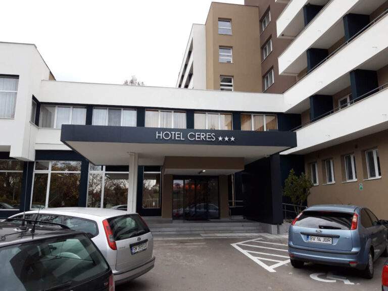 Incident la Hotelul Ceres din Băile 1 Mai: Tavanul restaurantului s-a prăbușit