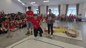 Pe podium la ediția a II-a a concursului „RoboDon” - 02