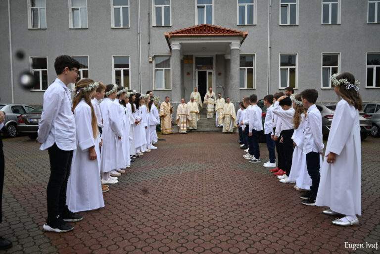 Prima Împartășanie Solemnă pentru peste 30 de copii