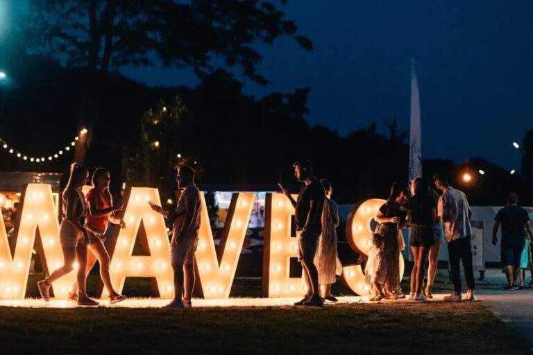Peste 10.000 de participanți la Waves Festival 2024. Bilete pentru ediția de anul viitor puse în vânzare