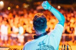 Waves Festival aduce nume mari pe scenele din Băile 1 Mai-04