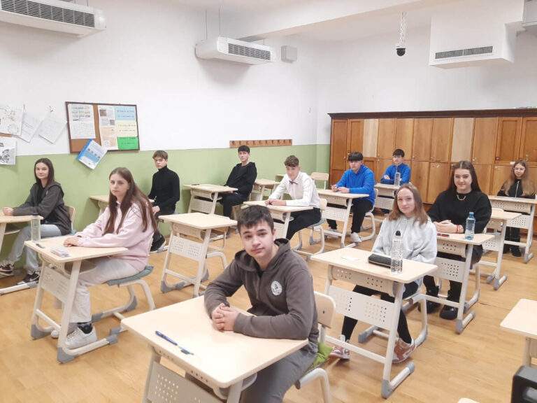 Elevii de clasa a VIII-a, în febra examenelor