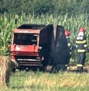 Baloți de paie, arși într-un incendiu la Săcădat-04