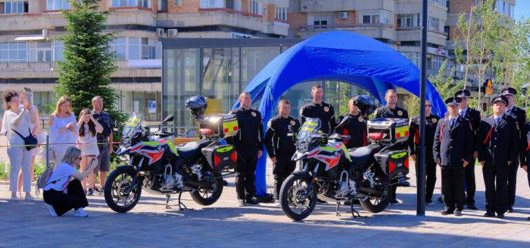 Două motociclete SMURD cu defibrilator, prezentate în prezența lui Raed Arafat