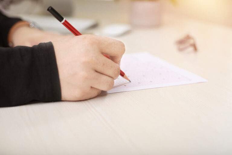 3700 de lei bursă pentru elevi