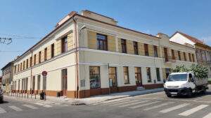 Fațada imobilului din Piața Unirii nr 7, reabilitată-03