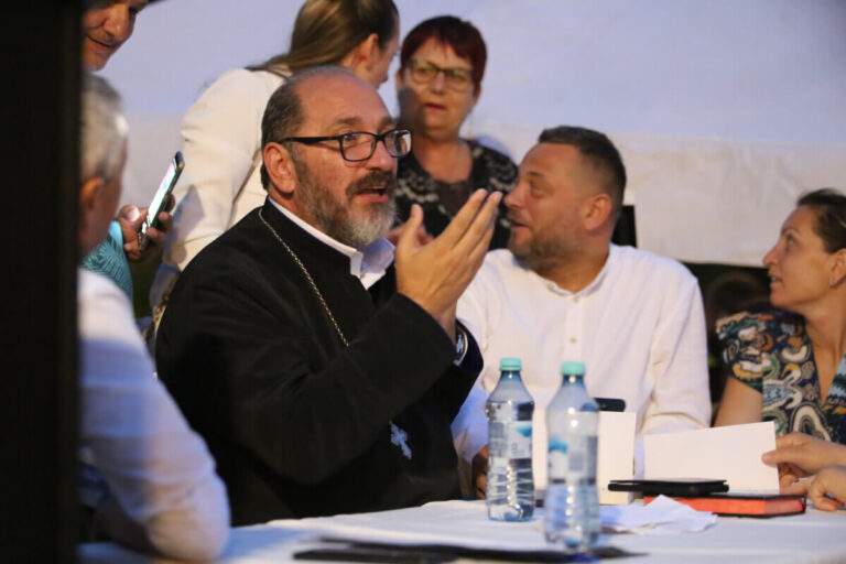 Peste 1.000 de oameni, la conferința pr. Constantin Necula