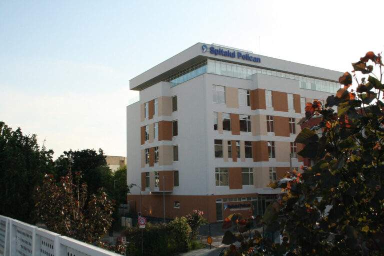 Premieră națională la Spitalul Pelican din Oradea: Transplant osos de la un donator prin bancă osoasă, pentru tratamentul unei tumori osoase agresive