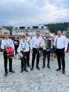 Trofeul Festivalului Internațional de Folclor de la Vatra Dornei a fost câștigat de „Florile Bihorului”-05