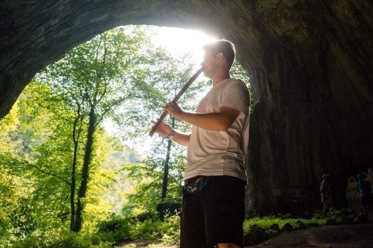Bihorenii și turiștii sunt invitați să trăiască o experiență unică în Peștera Meziad