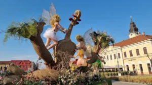 Carele alegorice au sosit în Piața Unirii din Oradea-09