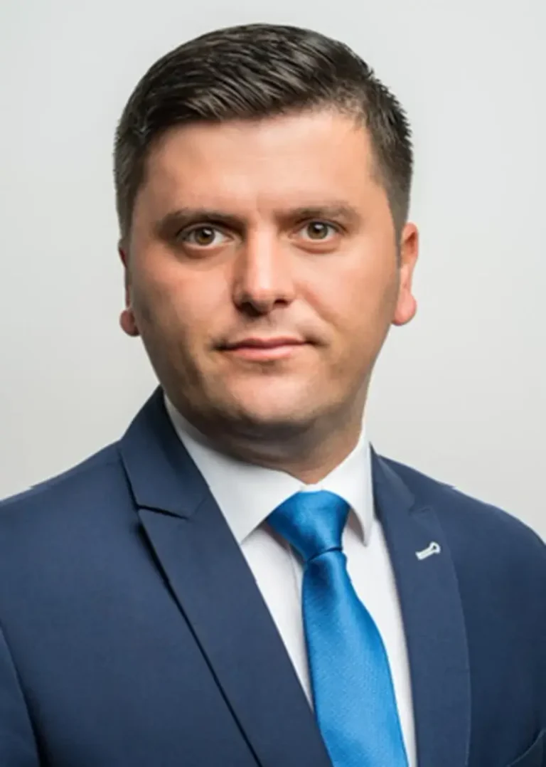 Cozma (PNL): Propun convocarea BPN luni şi analizarea retragerii miniştrilor liberali din guvernarea Ciolacu