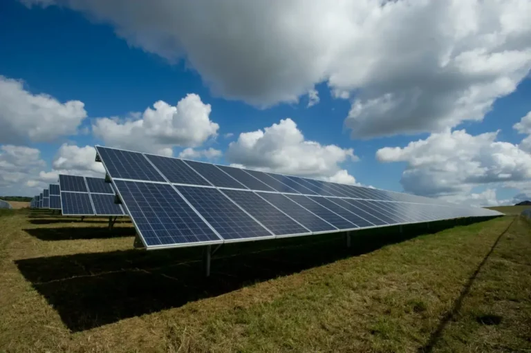 Parc fotovoltaic la Aeroportul Oradea