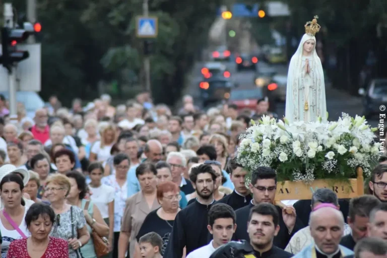 Procesiune cu Statuia Sfintei Fecioare Maria de la Fatima prin Oradea