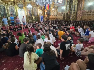 Școală de vară în tinda Bisericii-01