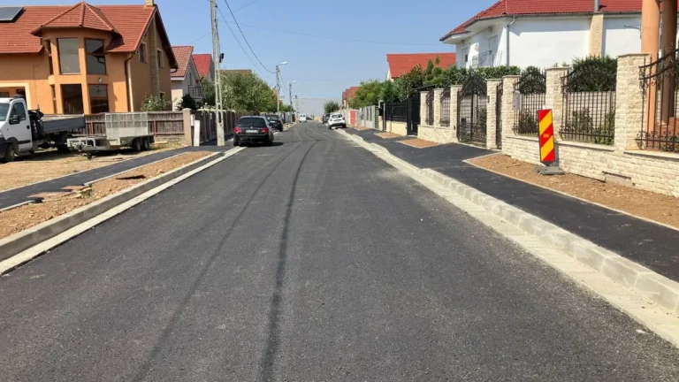 A fost turnat primul strat de asfalt pe încă trei străzi din Grigorescu