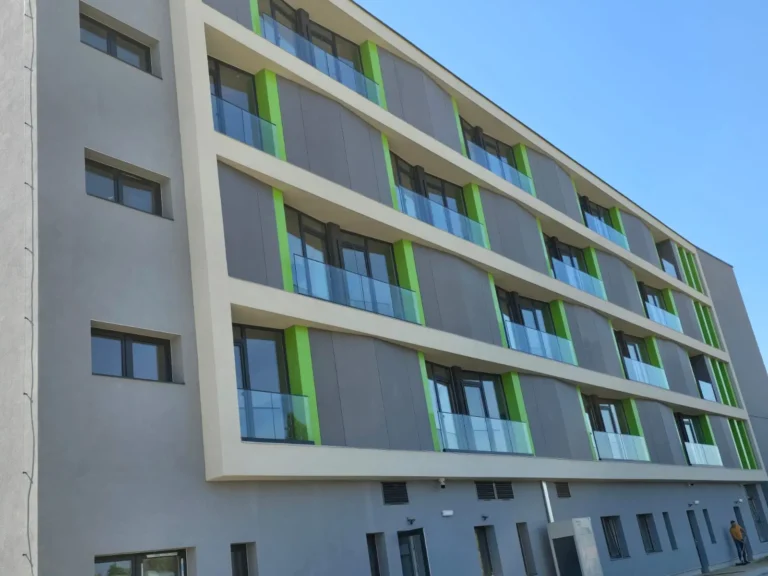 Cămin nou pentru studenții orădeni. Vezi de câte locuri dispune și ce condiții de cazare oferă. Peste 1800 de cereri de cazare au fost depuse la Universitate