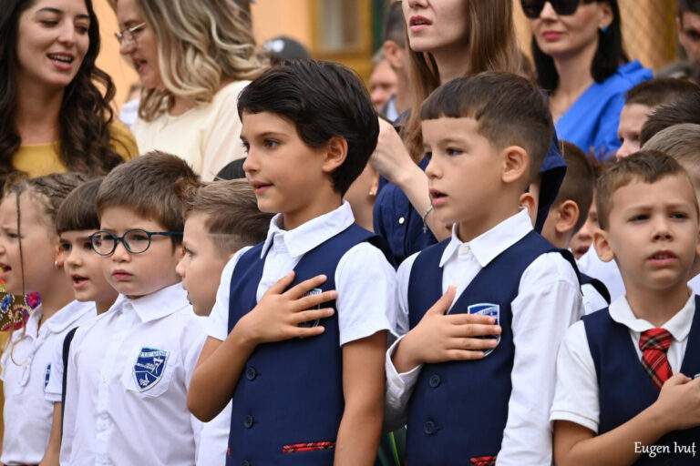 Ceremonie plină de culoare și emoție la Liceul Greco-Catolic „Iuliu Maniu” din Oradea