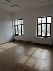 Consiliul Județean Bihor organizează licitație pentru închirierea a două spații comerciale în Săcueni-5