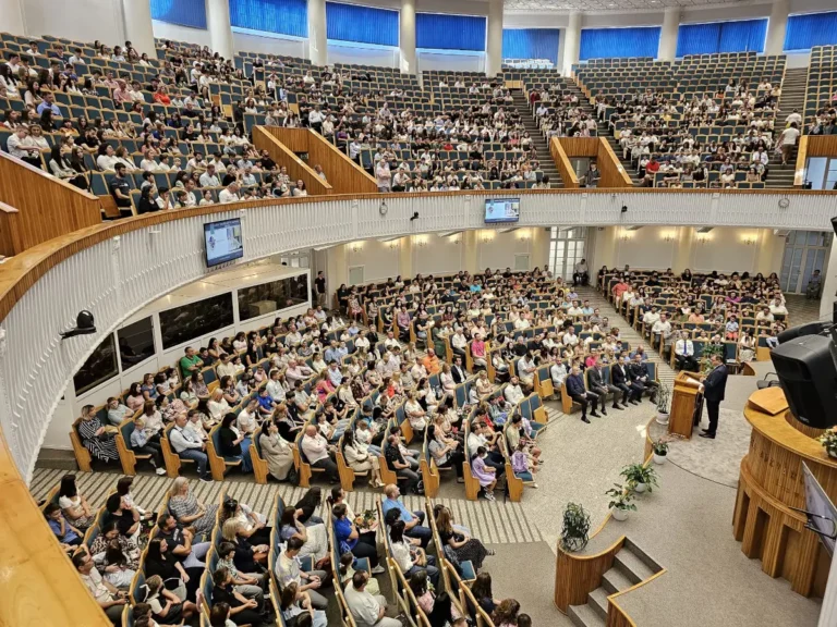Deschiderea noului an școlar la Liceul Teologic Baptist „Emanuel”: emoție, speranță și încredere în educație și credință
