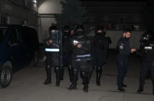 ISU-Incendiu, urmat de evacuarea secției de maximă siguranță de la Penitenciarul Oradea (simulare)-03