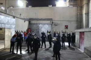 ISU-Incendiu, urmat de evacuarea secției de maximă siguranță de la Penitenciarul Oradea (simulare)-04
