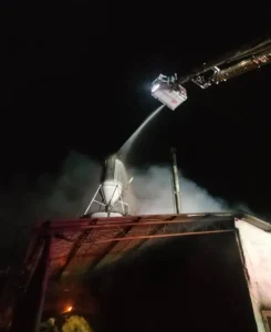 Incendiu de amploare la o fabrică de sicrie din localitatea bihoreană Valea Mare de Criș-03