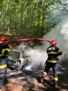 O mașină a luat foc în mers, în Borod-03