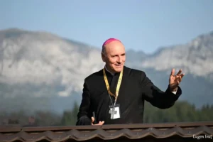 Preasfințitul Virgil bercea coperta