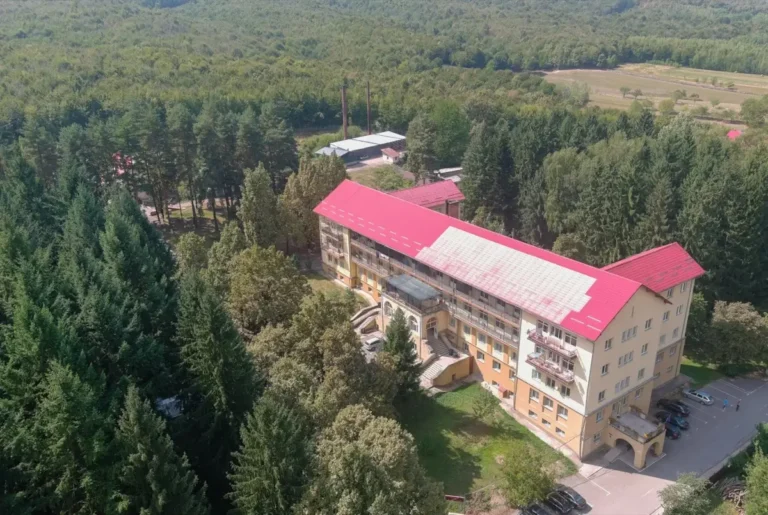 Șantier la Spitalul de Psihiatrie din Nucet. Patru clădiri intră în reabilitare