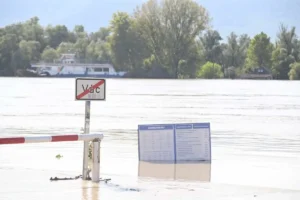 Satele din nordul Budapestei, sub ape-09