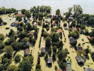 Satele din nordul Budapestei, sub ape-20