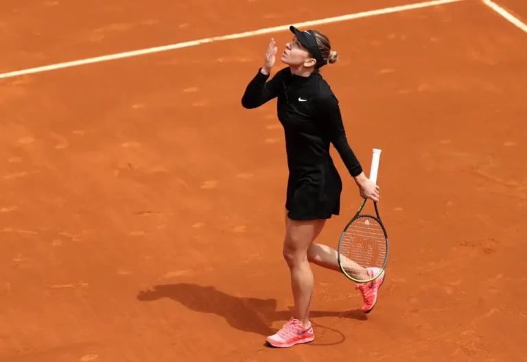 Simona Halep revine pe teren