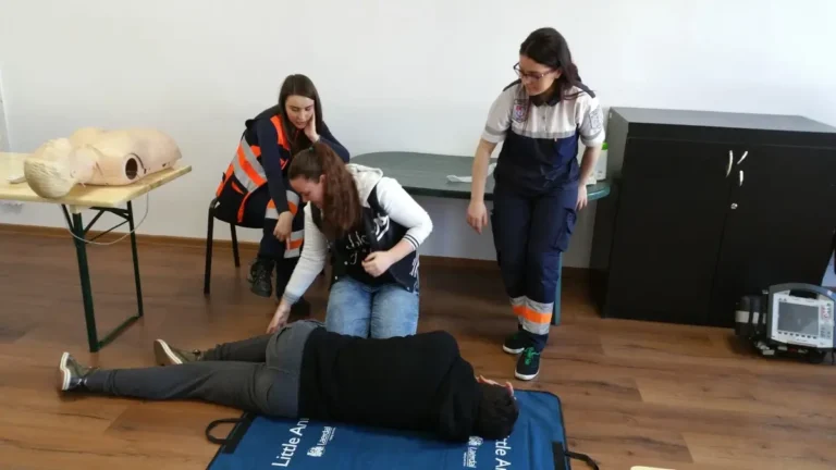 Învață cum să salveți o viață! Cursuri de prim-ajutor, organizate de Ambulanța Bihor