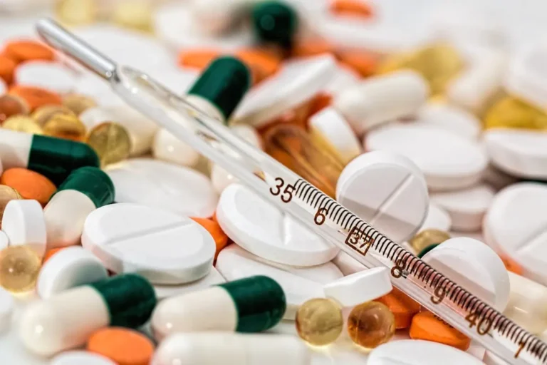 Plafonul pensiei pentru medicamente compensate cu 90% crește la 2020 lei