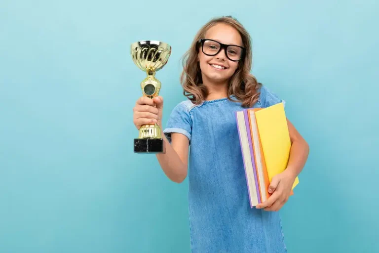 Au început înscrierile pentru programul „Hai la Olimpiadă!” 2024. Vezi ce centre de pregătire gratuită sunt deschise în Oradea